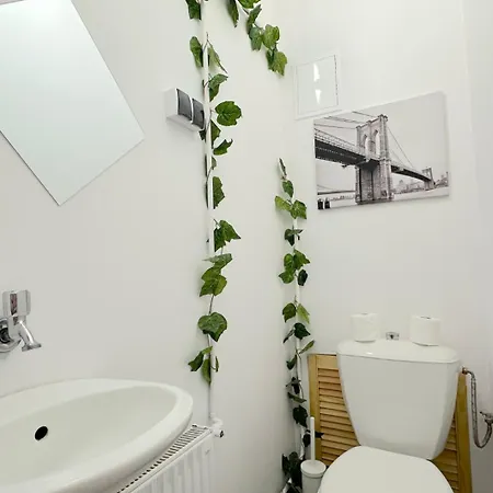 Pink Lady - 15 Minutes To Old Town & Sea Homestay *